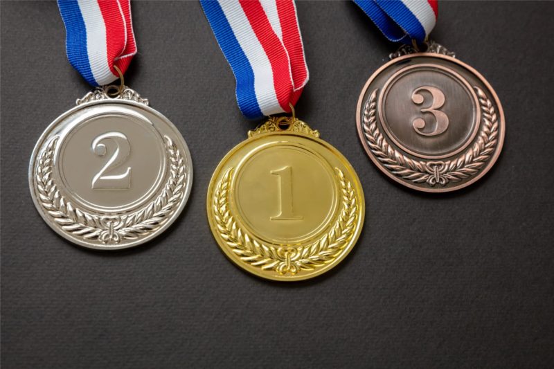Bei den olympischen Spielen kann man auch Medaillen in der Disziplin Feldhockey ergattern.